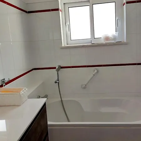 Casa Hélia, Beautiful With Pool, Algarve Villa *